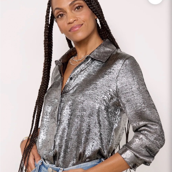 Evereve Tops - Evereve Shimmering Silver Button Down Shirt "Florence Foil Shirting" small